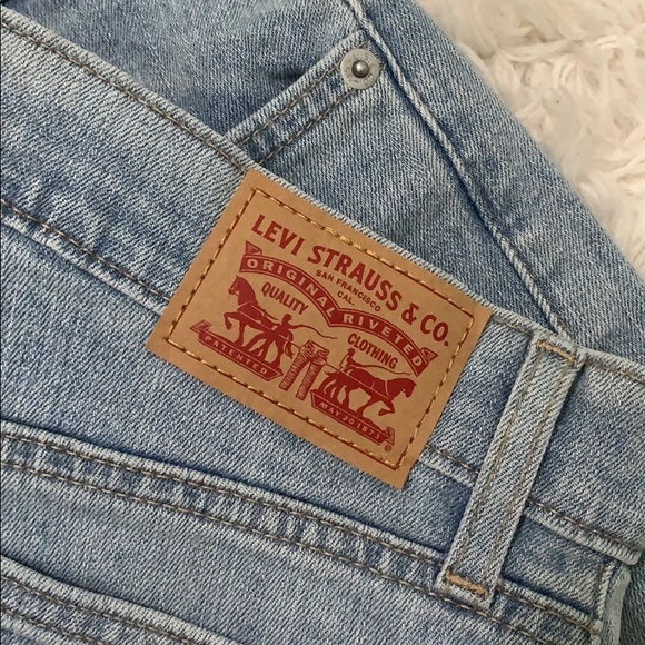 Levi Strauss women’s shorts - 26 - Picture 5 of 6